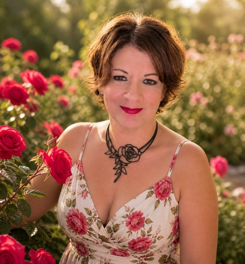 Laurie, intuitive medium and spiritual guide